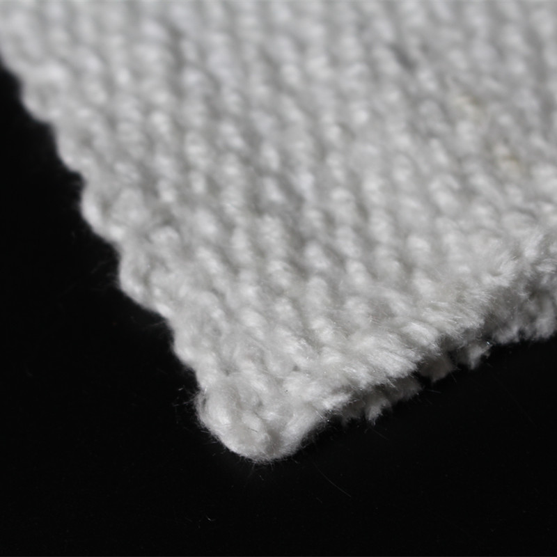 Aké sú bezpečnostné hľadiská pri práci s keramickou tkaninou?